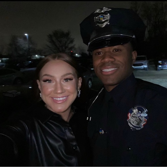 Meet your Posher, Karlie - Picture 1 of 1